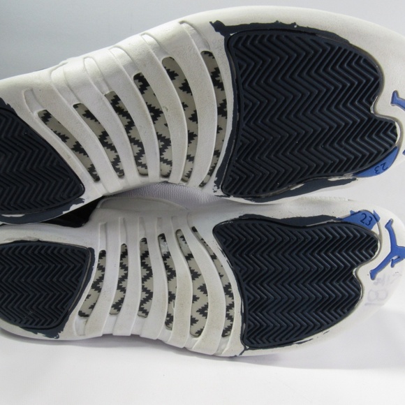 Athletic_Shoes